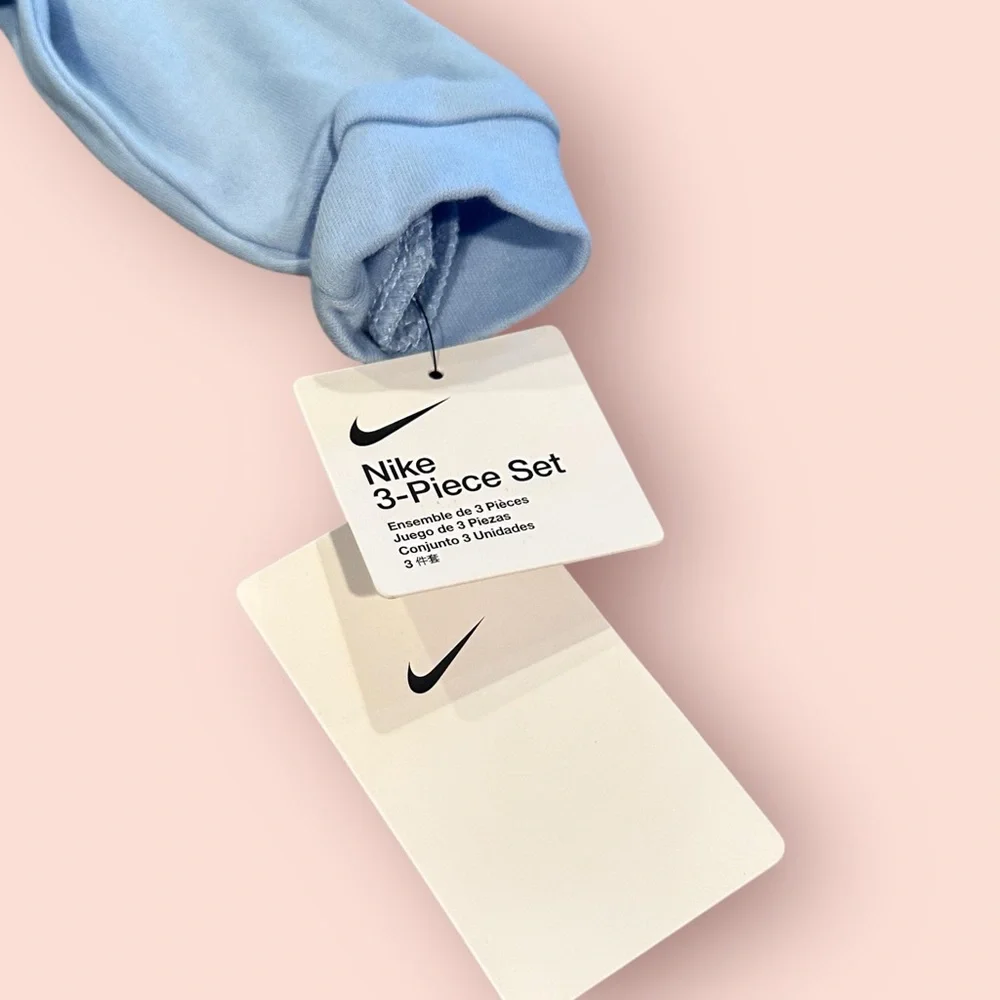 NWT Baby Nike Light Blue Baby Two-Piece Set with 'Just Do It' Graphic Size 9 Mon - Picture 5 of 9